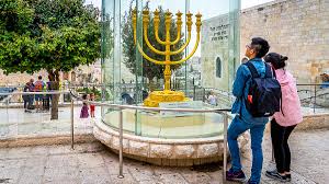 Jerozolima - Złota menora i platforma widokowa  Jerozolima  Izrael.jpg