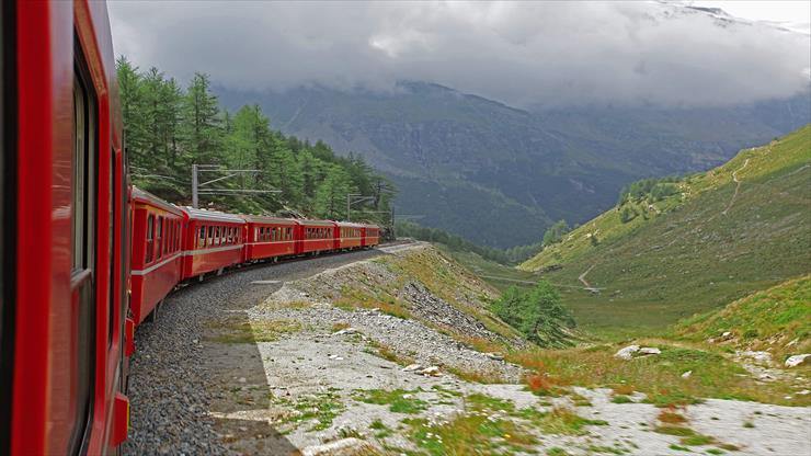 Panoramic Train Views - 07_gettyimages-483372157_resized.jpg