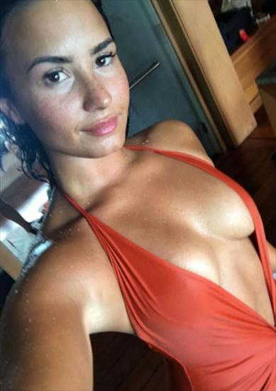 Demi Lovato - DemiLeakZone_37.jpg
